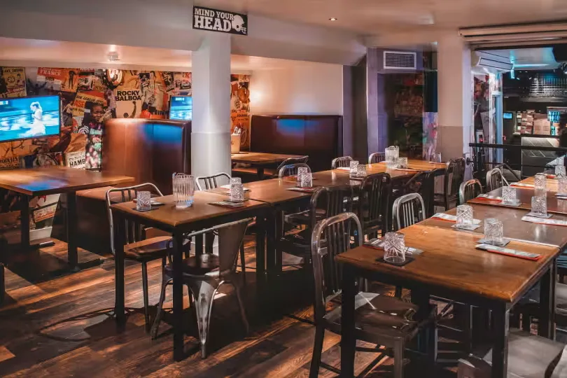 Interior of Belushi's & The Dugout London Bridge