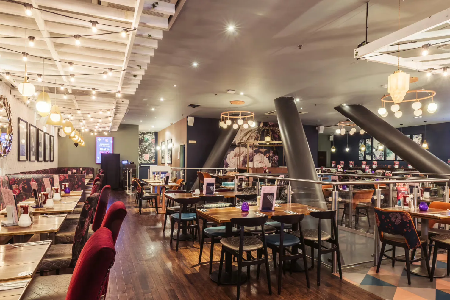 Interior of Slug and Lettuce O2