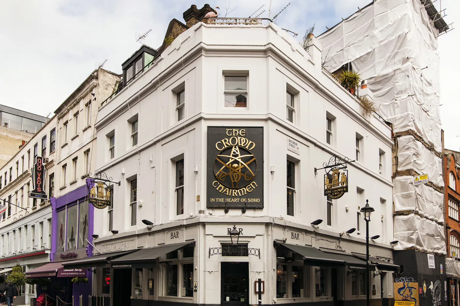 Interior of The Crown & Two Chairmen