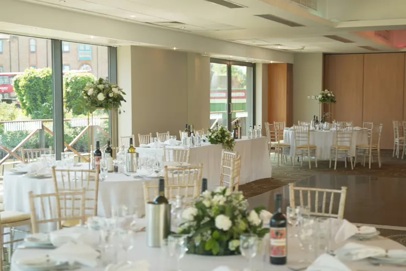 Waterfront Suite at Holiday Inn London - Brentford Lock