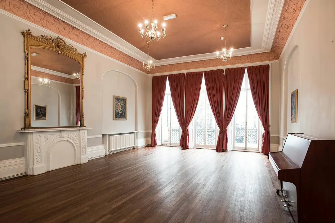 Queensborough Hall at 72 QT Guest House London
