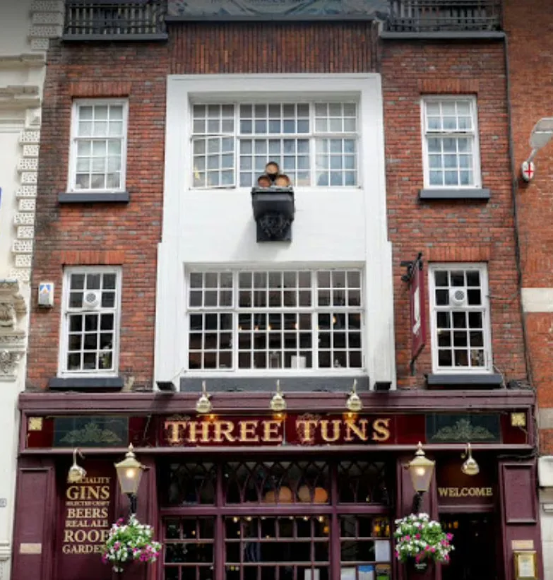 Interior of Three Tuns Aldgate