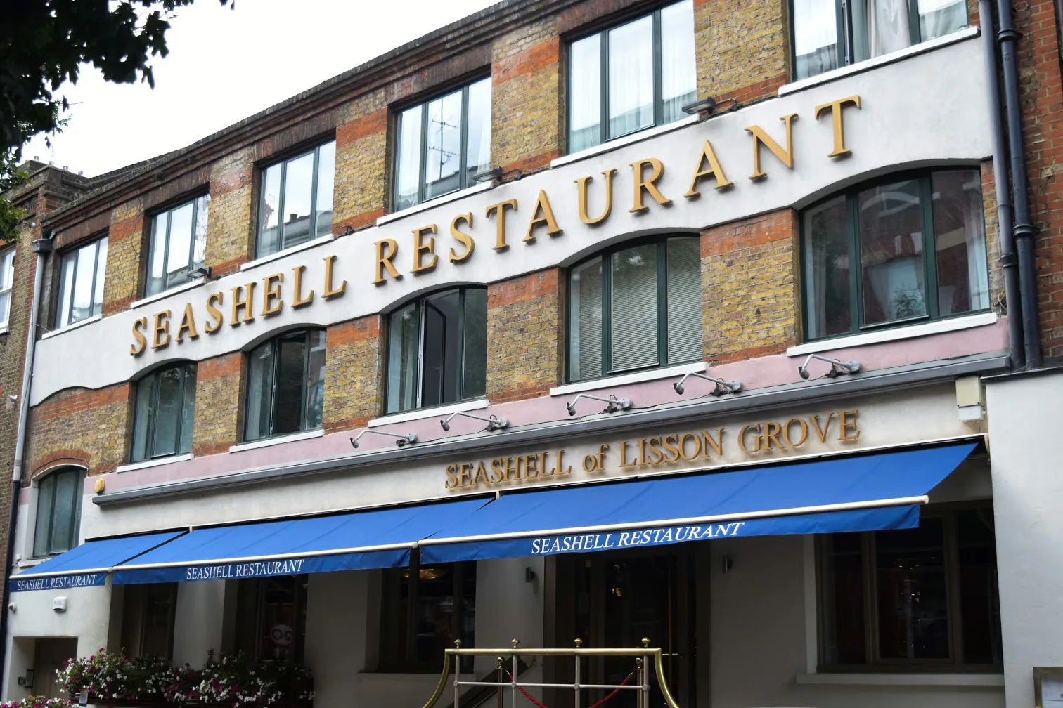 Interior of The Seashell of Lisson Grove