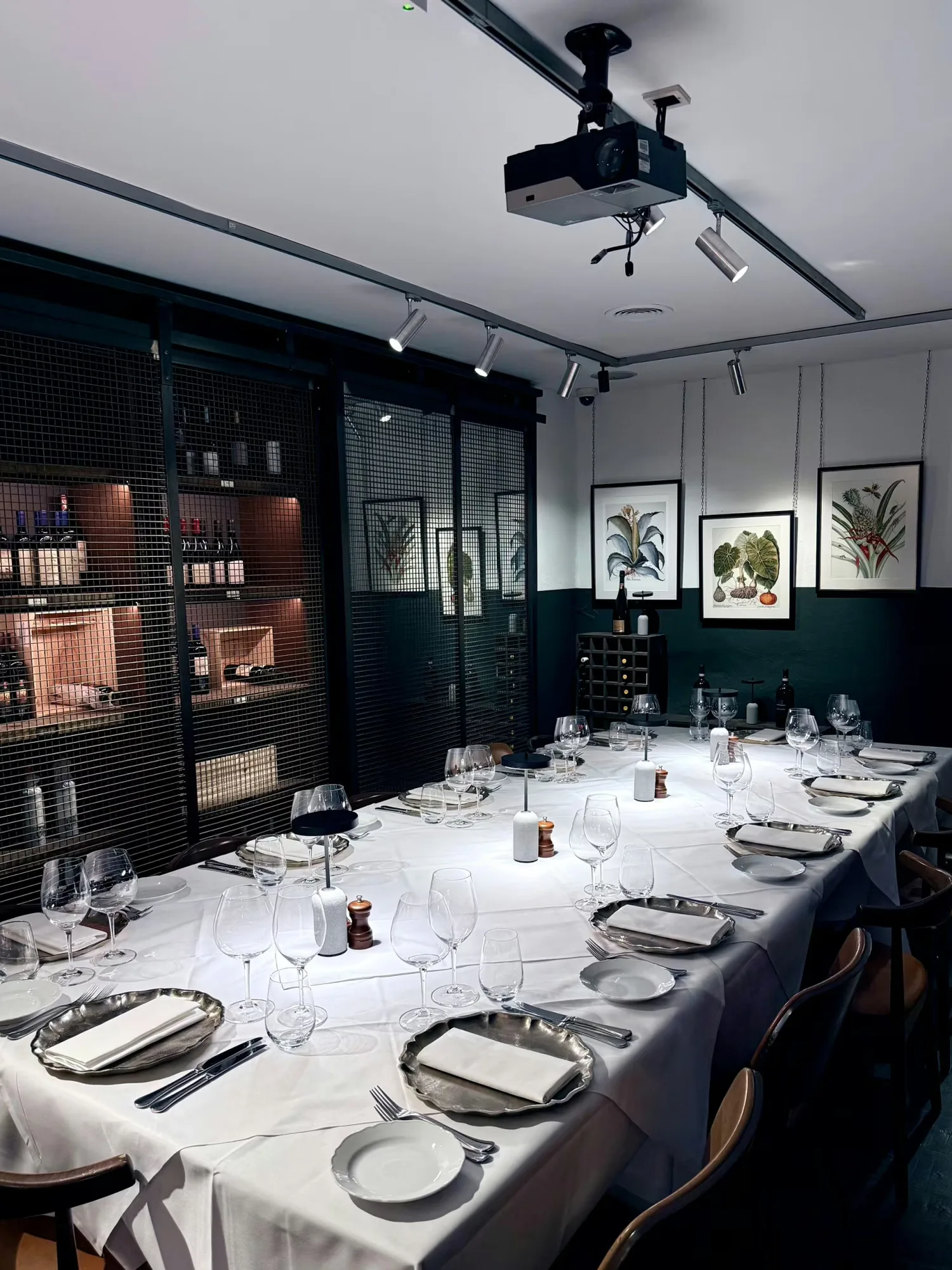 Interior of Canto Corvino