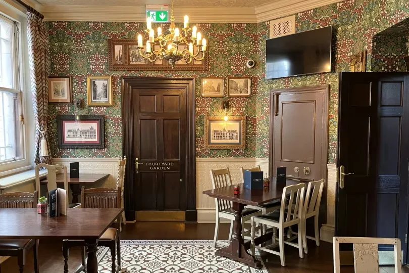 The Parlour room at The Old Bank of England