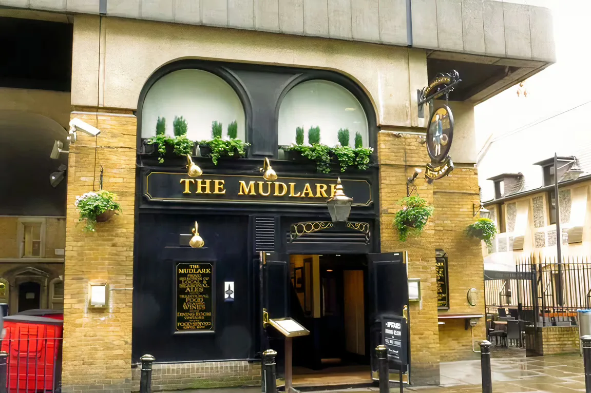 Interior of The Mudlark
