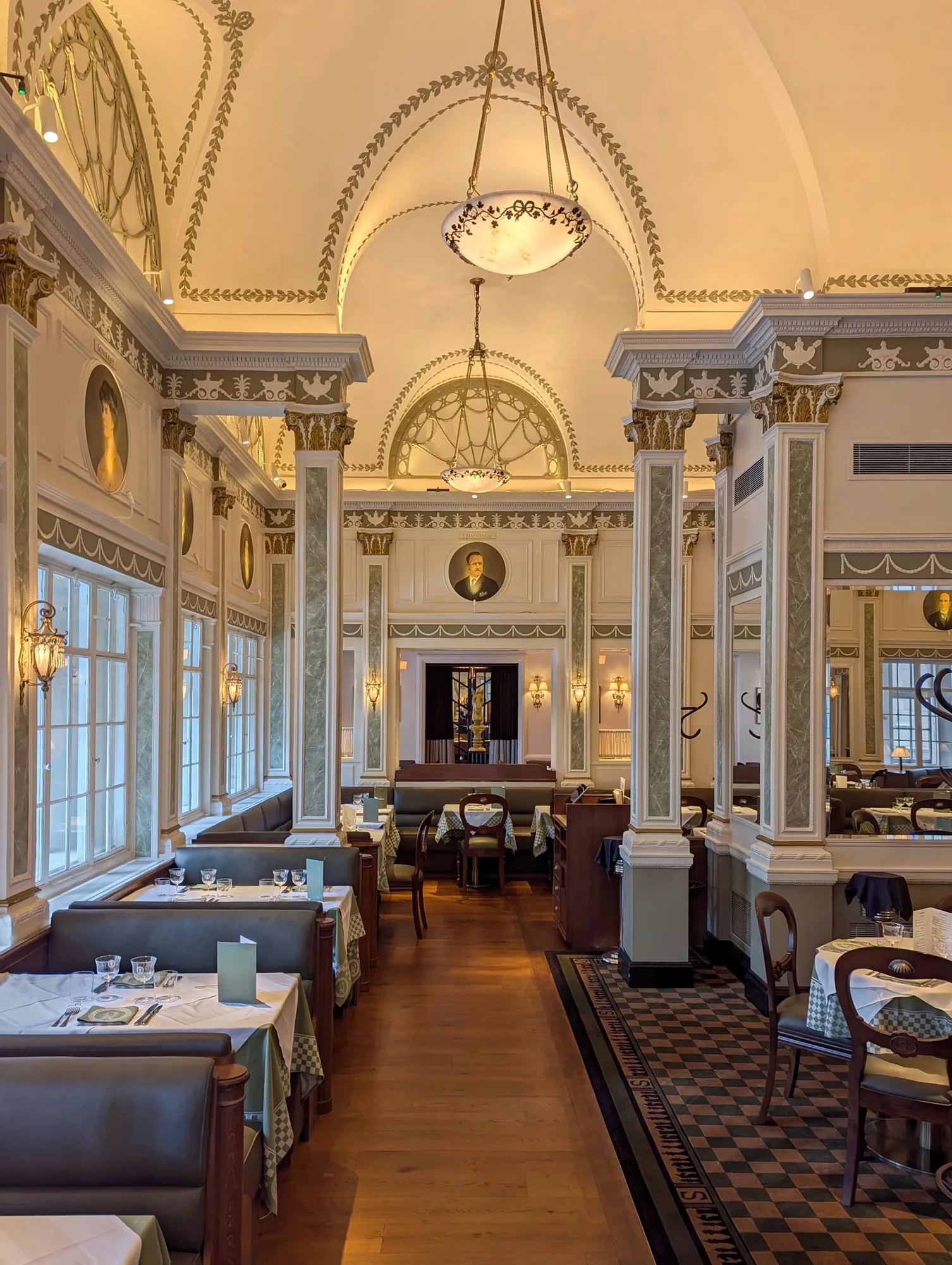 Interior of Romano's at Simpson's
