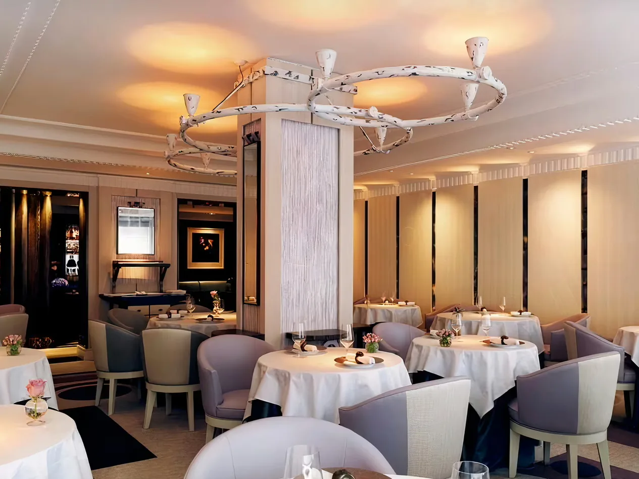 Interior of Restaurant Gordon Ramsay