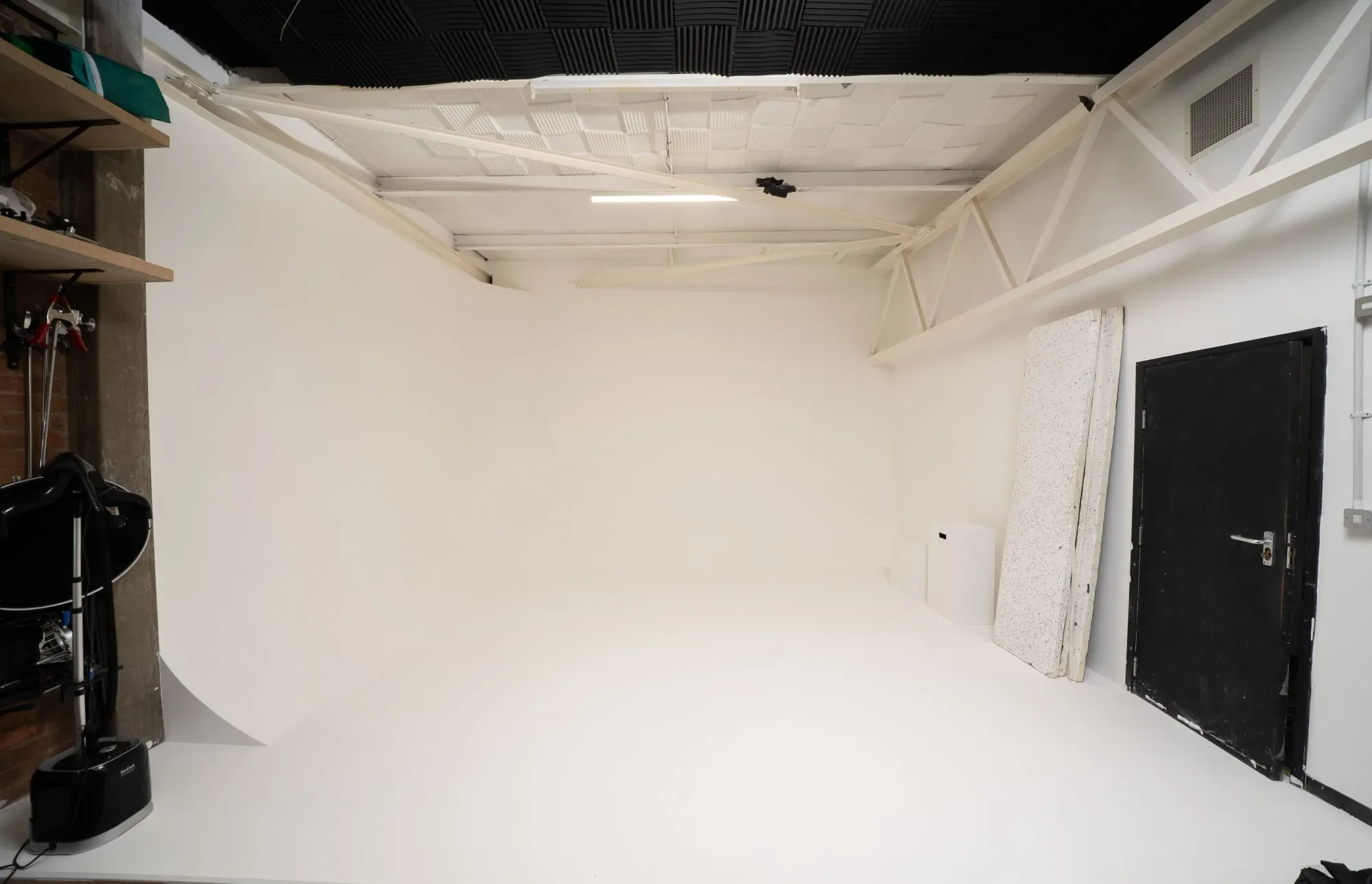 Infinity cove and shooting area at Aara Creative Studios