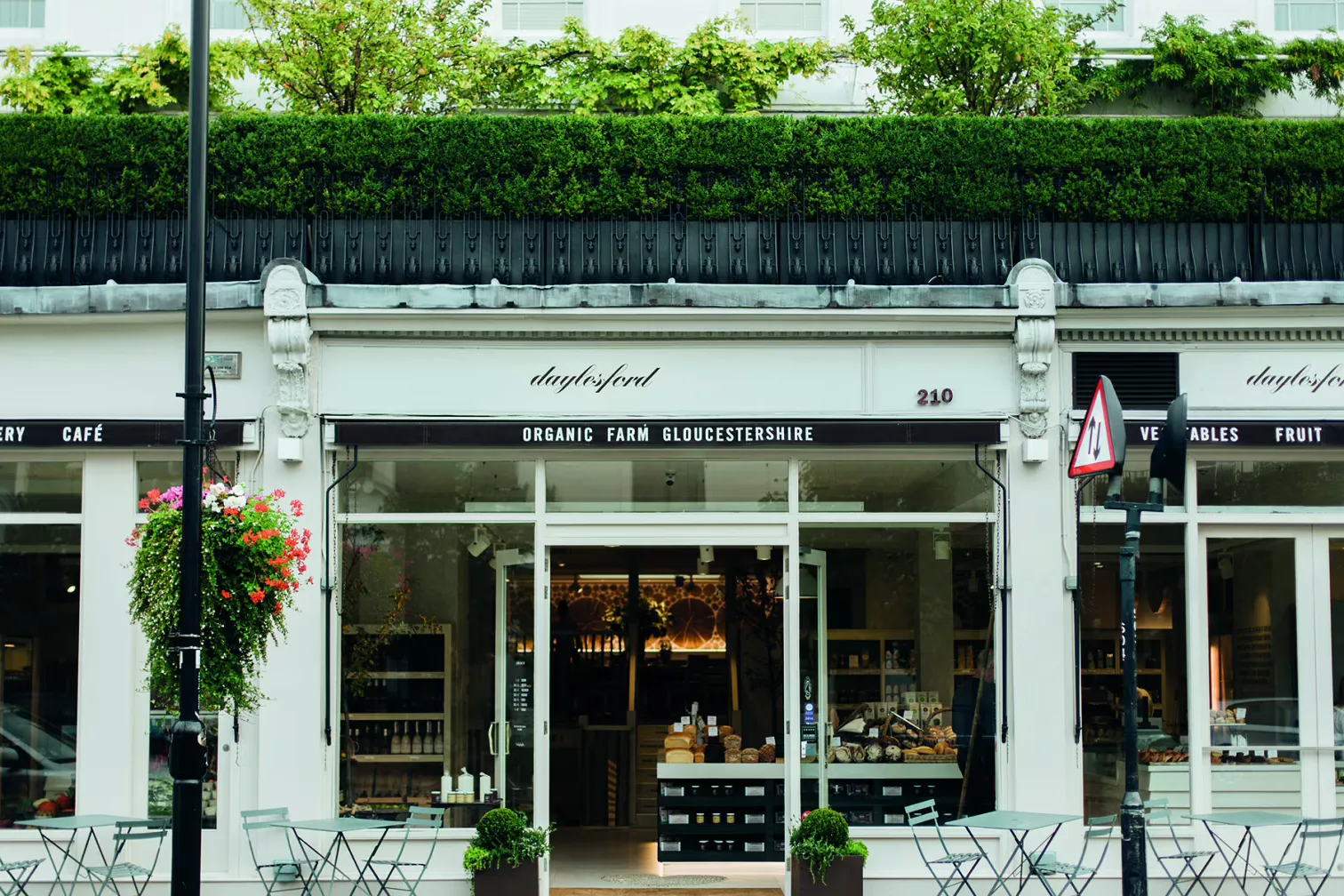 Interior of Daylesford Organic Notting Hill